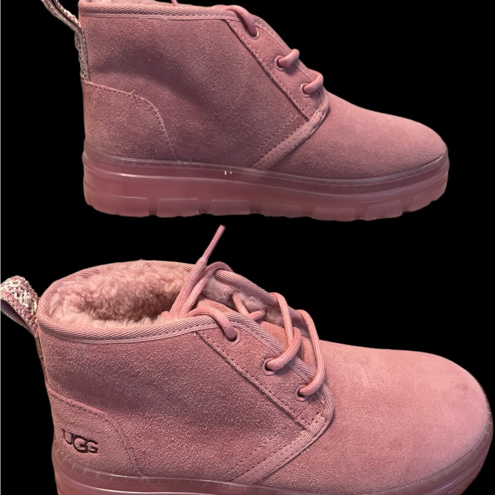 UGG (NWOB) Neumel Pink Suede Chukka Clear Sole Ankle Boots
Never worn - Picture 4 of 6
